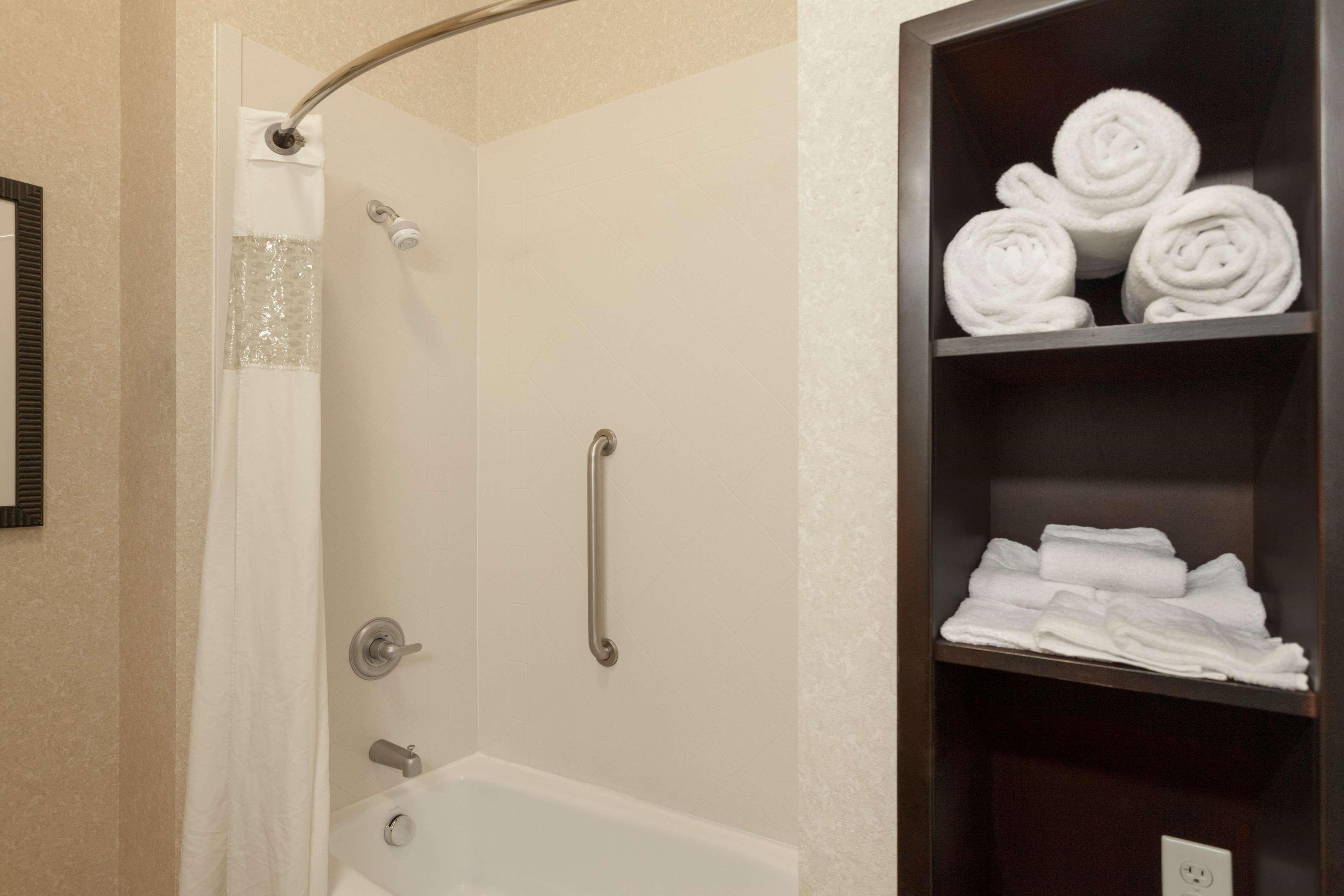 Hampton Inn Detroit Roseville Clinton Township Exteriör bild
