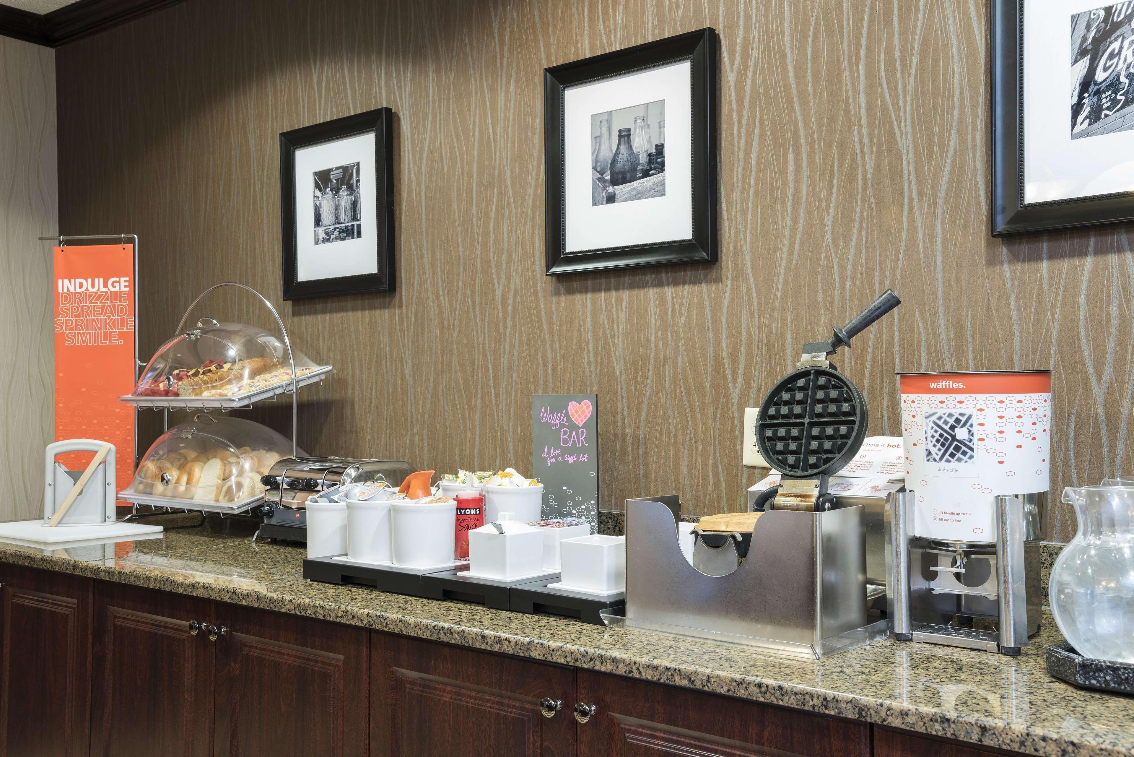 Hampton Inn Detroit Roseville Clinton Township Exteriör bild