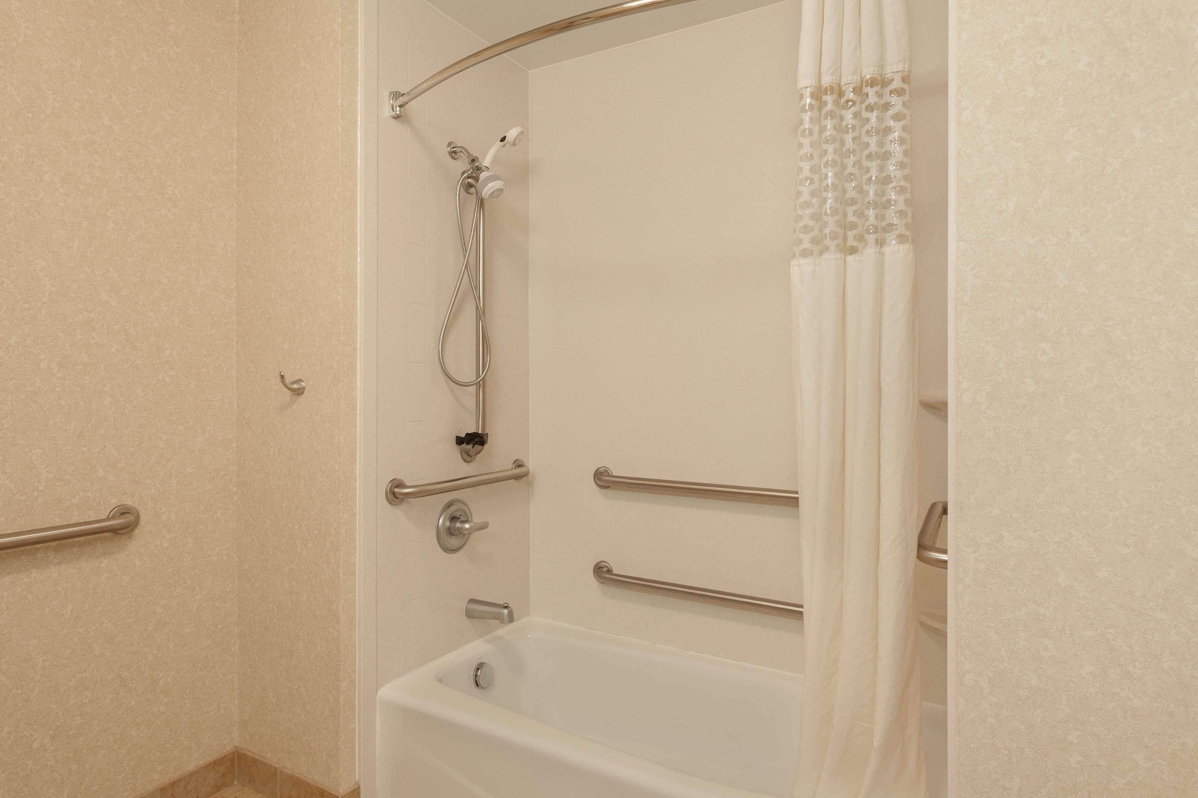 Hampton Inn Detroit Roseville Clinton Township Exteriör bild