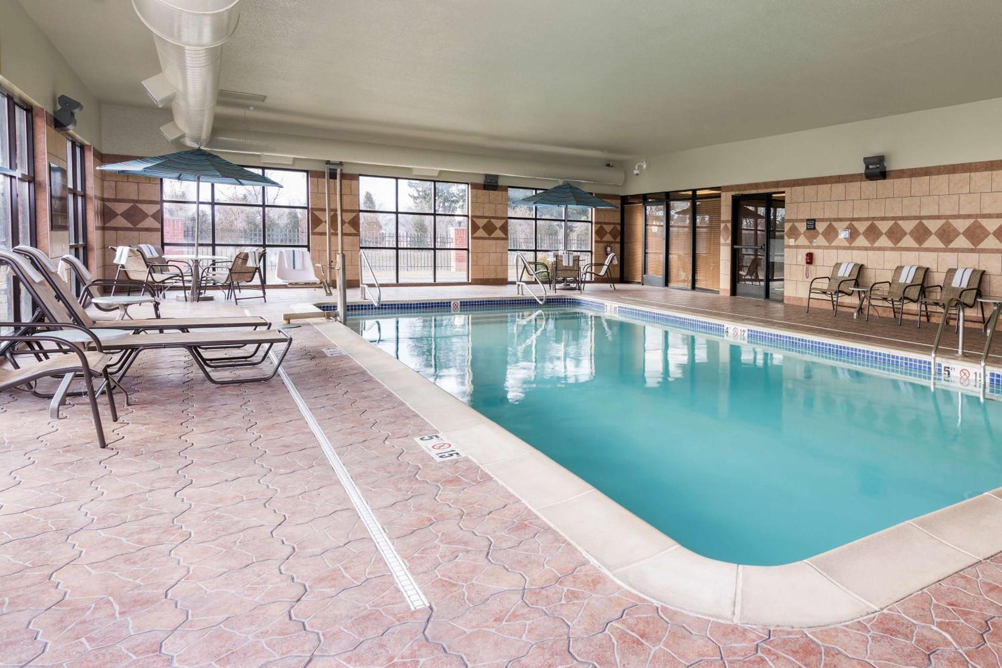 Hampton Inn Detroit Roseville Clinton Township Exteriör bild