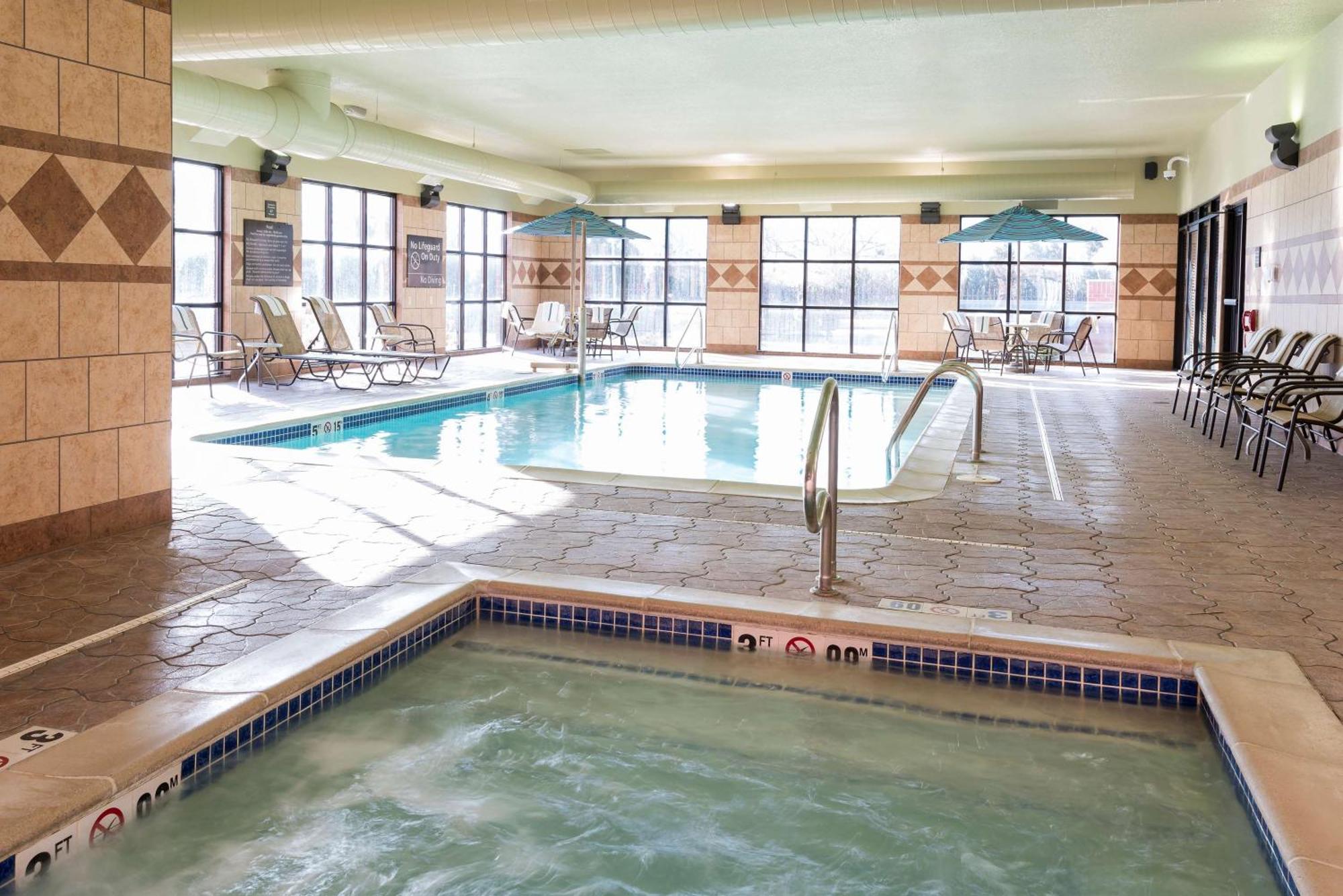 Hampton Inn Detroit Roseville Clinton Township Exteriör bild